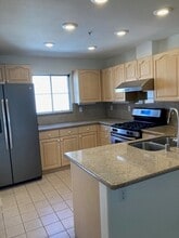 989 Asilomar Ter, Unit 2 in Sunnyvale, CA - Foto de edificio - Building Photo