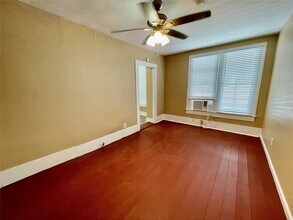 1814 Ave M 1/2 in Galveston, TX - Building Photo - Building Photo