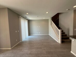 44110 Calle Luz in Temecula, CA - Building Photo - Building Photo
