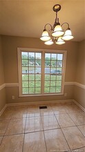402 Roundtree Dr in Fayetteville, NC - Foto de edificio - Building Photo