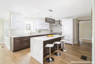 23 Winslow Rd, Unit 2 in Brookline, MA - Building Photo