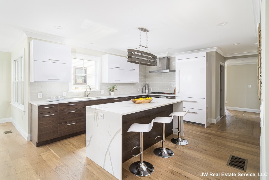 23 Winslow Rd, Unit 2 in Brookline, MA - Building Photo