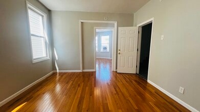 81 2nd St, Unit 2FL in Newark, NJ - Building Photo - Building Photo