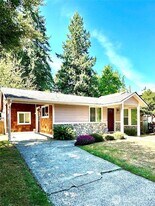14019 Wayne Pl N, Unit 1 in Seattle, WA - Building Photo