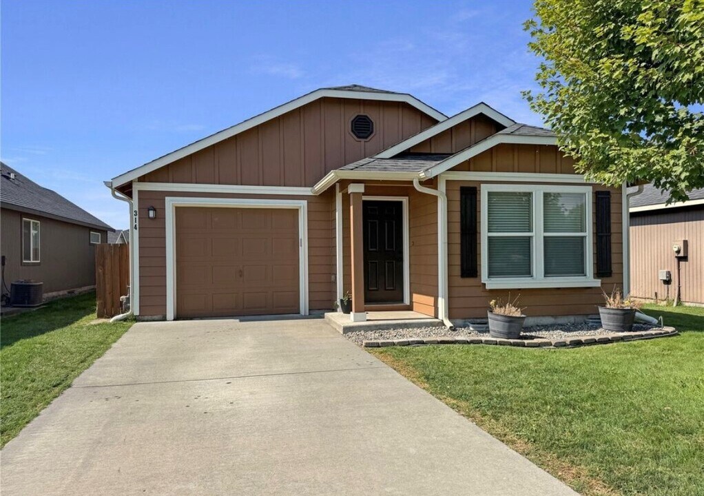314 SW Homestead Ave in College Place, WA - Building Photo