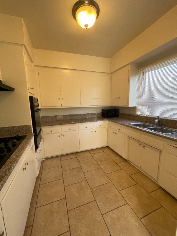 1122 S Clark Dr in Los Angeles, CA - Foto de edificio - Building Photo