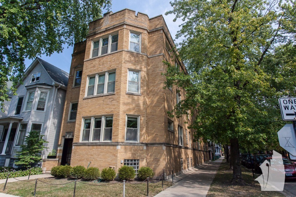 1516 W Waveland Ave in Chicago, IL - Foto de edificio