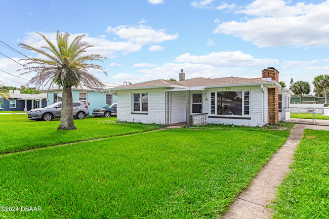 346 Euclid Ave in Daytona Beach, FL - Foto de edificio - Building Photo