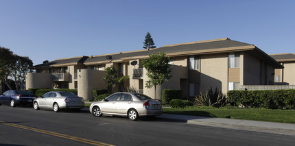 Country Club Apartments in Buena Park, CA - Building Photo - Building Photo