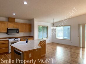 15198 SE Sedona Dr in Clackamas, OR - Building Photo - Building Photo