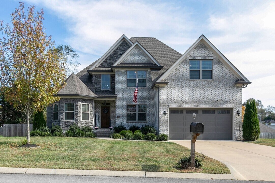 135 Timberland Dr in Columbia, TN - Building Photo