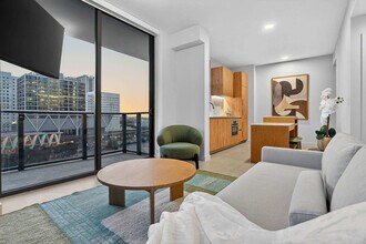 11 NE 6th St, Unit SI FL11-ID1492779P in Miami, FL - Foto de edificio - Building Photo