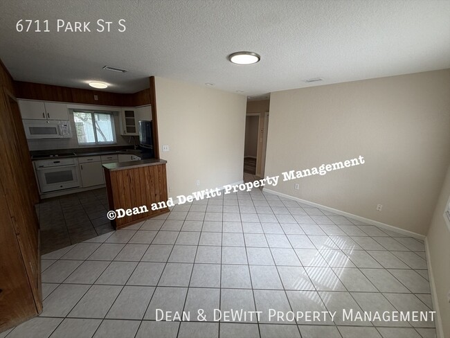 6711 Park St S in South Pasadena, FL - Building Photo - Building Photo