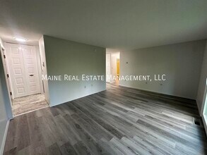 58 Longrale Park in Bangor, ME - Foto de edificio - Building Photo