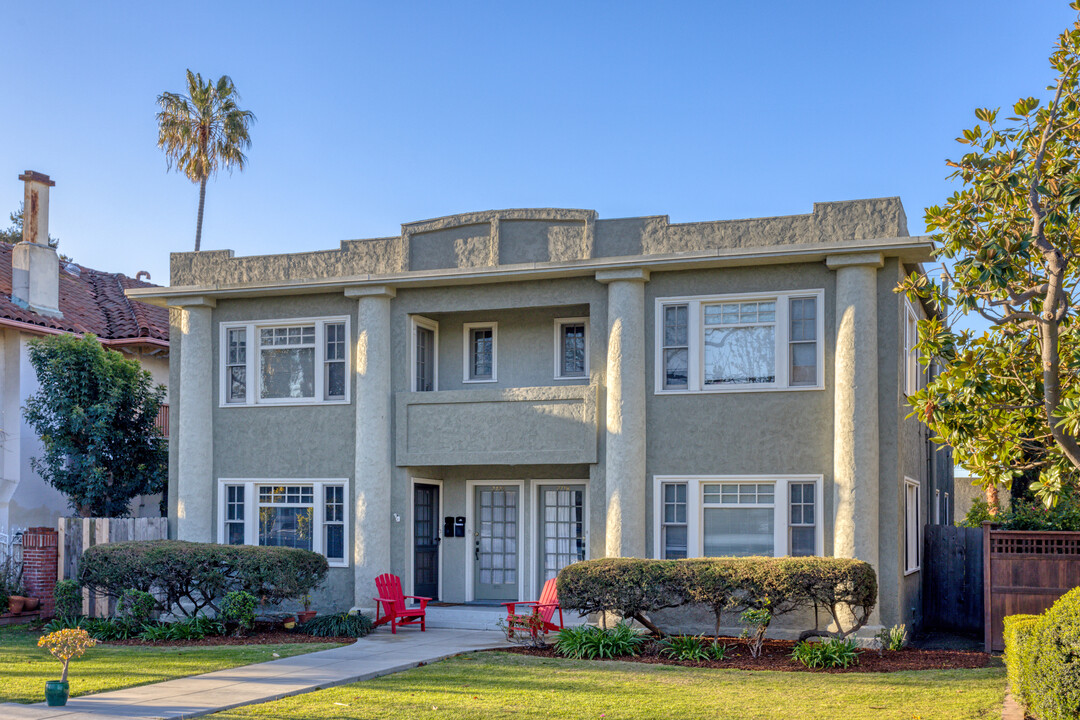 2716 E 1st St in Long Beach, CA - Building Photo