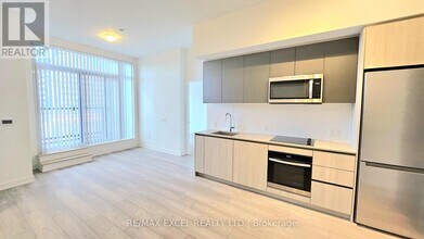 5858 Yonge St in Toronto, ON - Building Photo - Building Photo