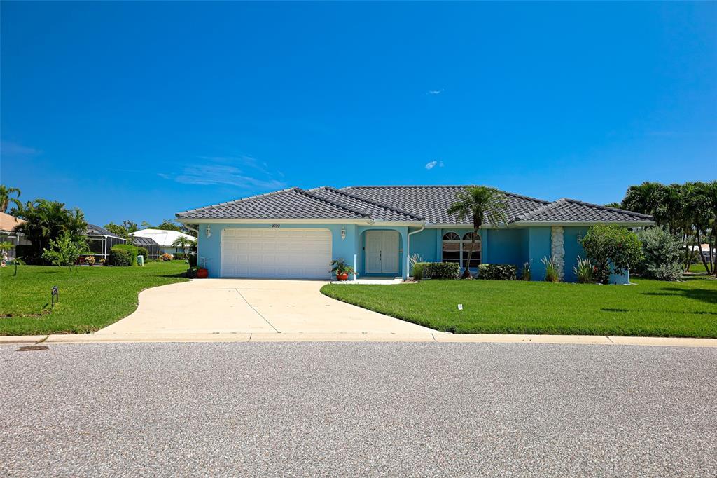 1690 Waxwing Ct in Venice, FL - Building Photo