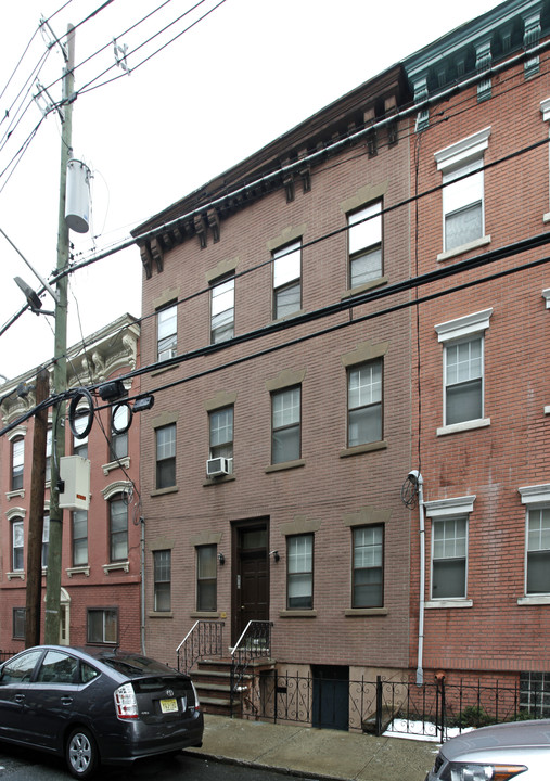 610 2nd St in Hoboken, NJ - Building Photo