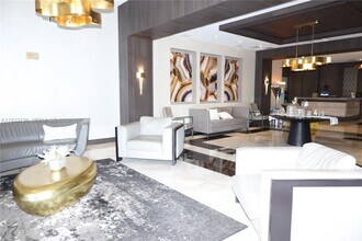 20515 E Country Club Dr in Miami, FL - Building Photo - Building Photo