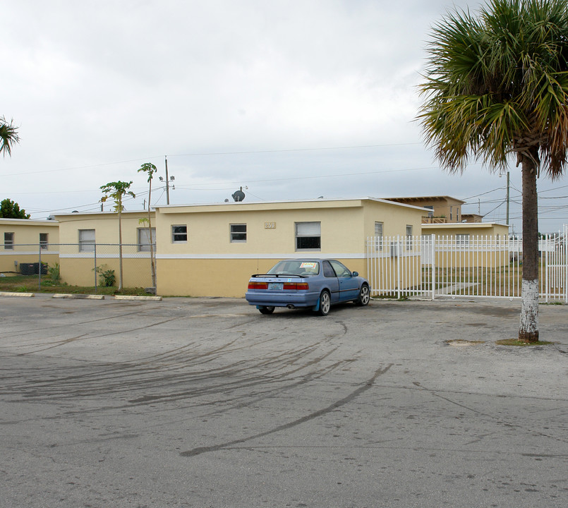 240-320 SW 11th Ave in Homestead, FL - Building Photo