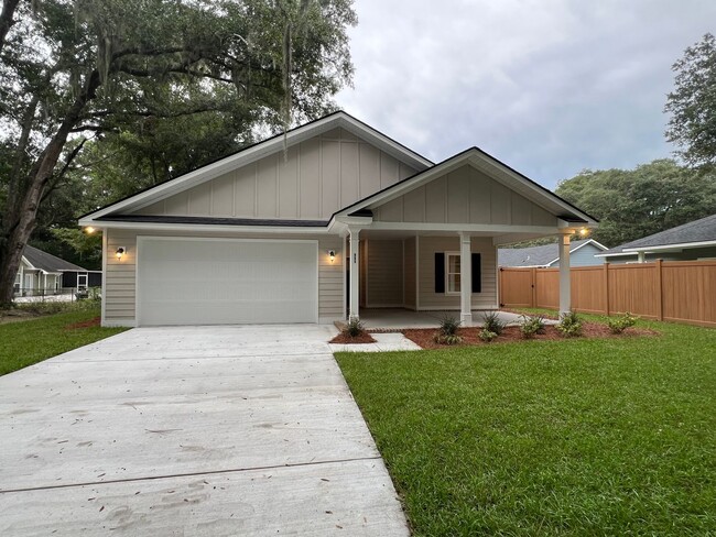 905 Martin Luther King Jr Blvd in Darien, GA - Building Photo - Building Photo