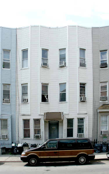 315 Harman St in Brooklyn, NY - Building Photo