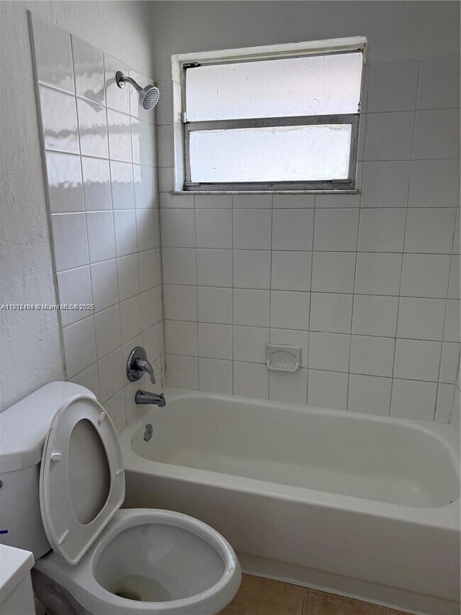 2730 NW 15th Ct in Fort Lauderdale, FL - Building Photo - Building Photo