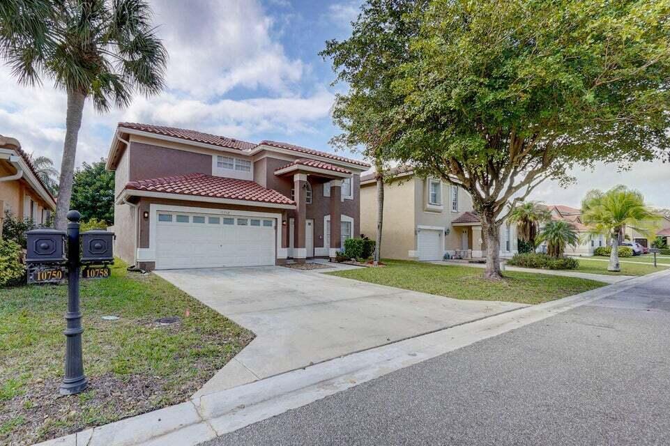 10758 Lake Jasmine Dr in Boca Raton, FL - Building Photo