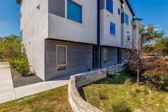 1417 Kramer Ln, Unit 9 in Austin, TX - Building Photo - Building Photo