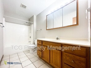 1407 Adams St in Ottawa, IL - Building Photo - Building Photo