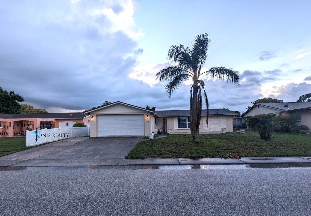 9114 Shallowford Ln in Port Richey, FL - Building Photo