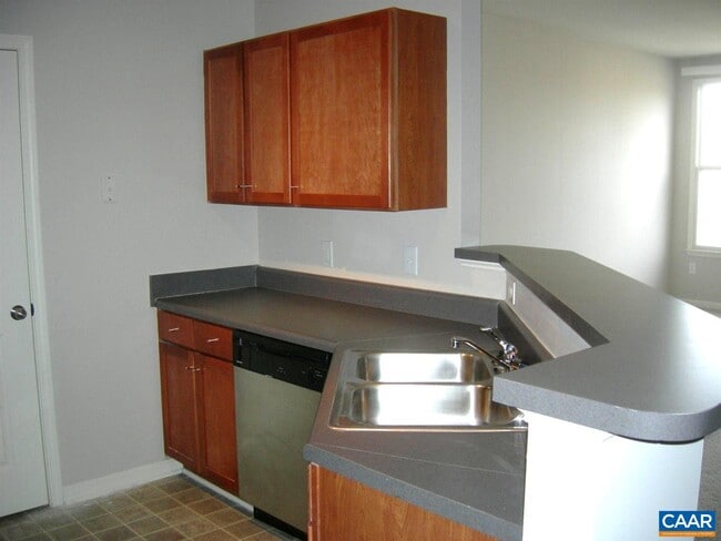 775 Walker Square in Charlottesville, VA - Building Photo - Building Photo