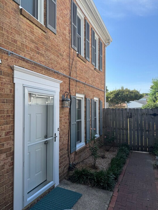 210 73rd St in Virginia Beach, VA - Building Photo
