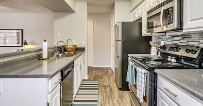 Madera Point Apartments in Mesa, AZ - Foto de edificio - Building Photo