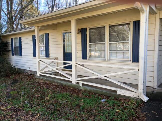 property at 1015 Eastview Rd NE