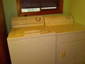 702 S 1st St in Guttenberg, IA - Foto de edificio - Building Photo