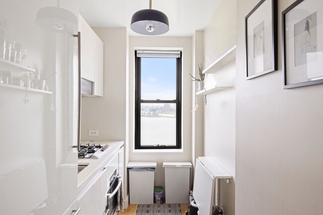 230 Riverside Dr in New York, NY - Building Photo - Building Photo