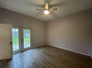 2300 Quiet Wood Dr in Austin, TX - Foto de edificio - Building Photo