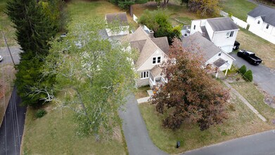 93 Bailey Rd in North Haven, CT - Building Photo - Building Photo