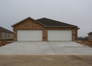 Creekside in Crowley, TX - Foto de edificio - Building Photo