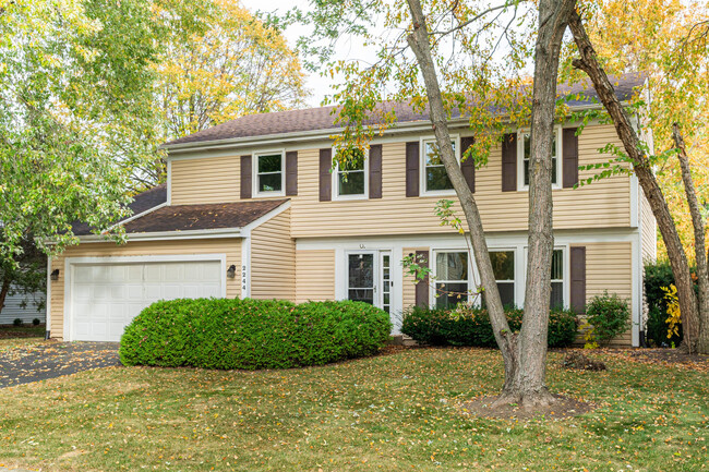 2244 Pontiac Cir in Naperville, IL - Foto de edificio - Building Photo