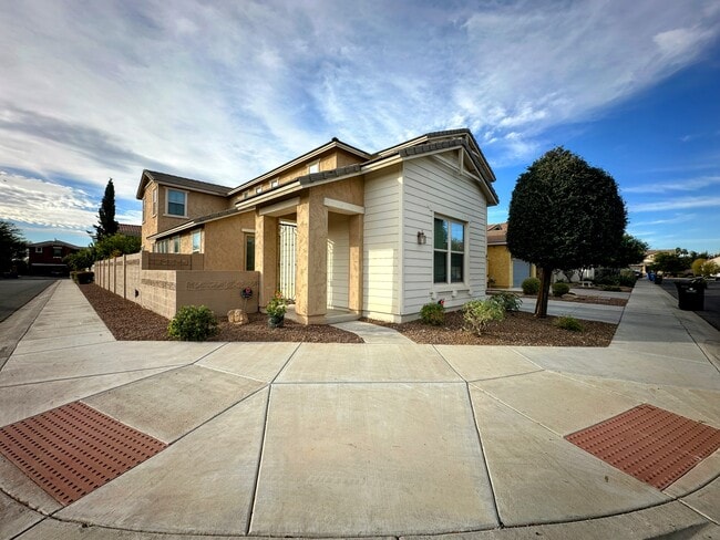 4717 W Sweet Iron Pass in Phoenix, AZ - Building Photo - Building Photo