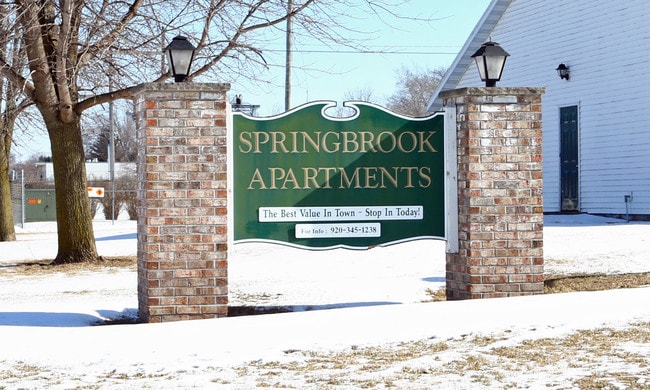 Springbrook Apartments in Waupun, WI - Foto de edificio - Building Photo