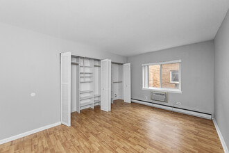 3825 N Pine Grove Ave, Unit 501 in Chicago, IL - Building Photo - Building Photo