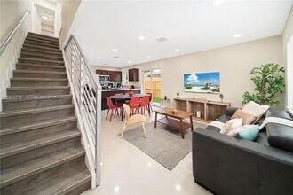 1183 NE 111th St in Miami, FL - Building Photo - Building Photo