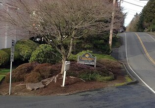 9910 NE 119th St in Kirkland, WA - Building Photo - Building Photo