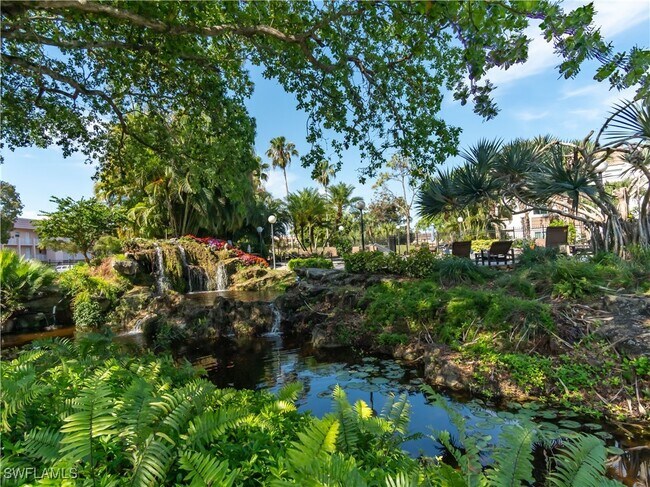 499 Forest Lakes Blvd in Naples, FL - Building Photo - Building Photo