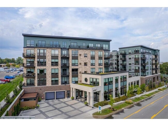 5220 Eden Ave in Edina, MN - Building Photo - Building Photo