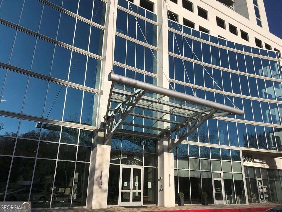 3324 Peachtree Rd NE in Atlanta, GA - Building Photo