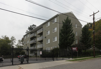 B Street Apartments in Washington, DC - Building Photo - Building Photo